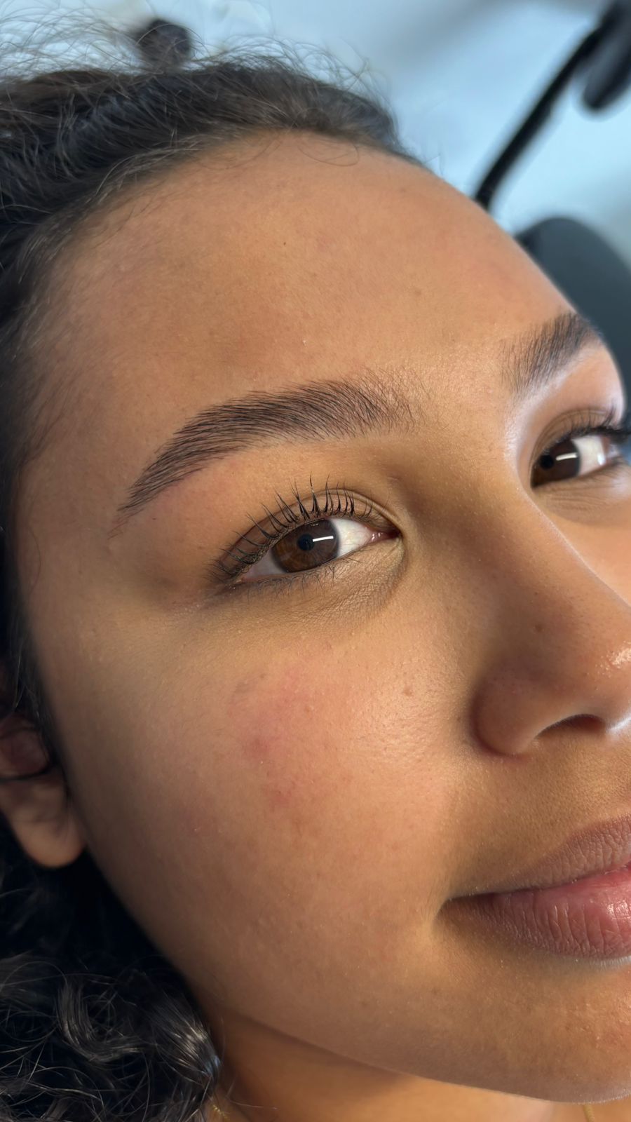 Foto do procedimento de Lash Lifting em uma cliente