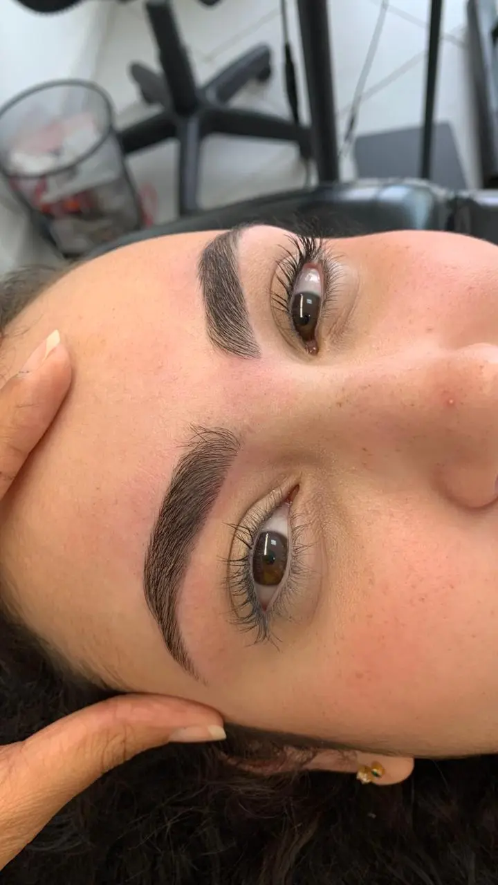 Foto do procedimento de Design personalizado em uma cliente