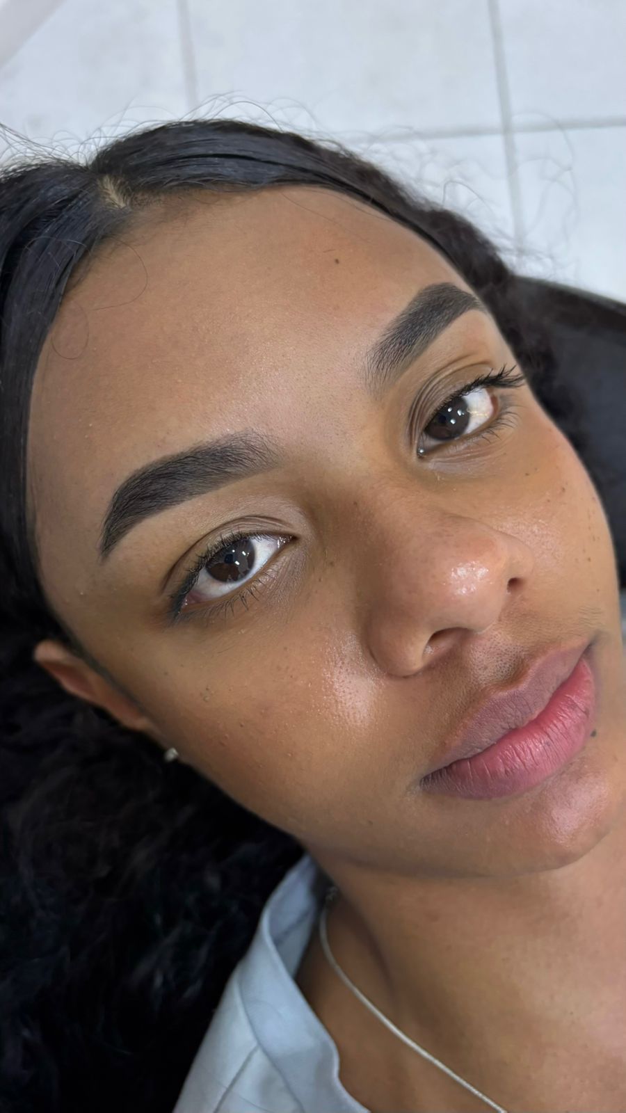 Foto do procedimento de Design Com Henna em uma cliente